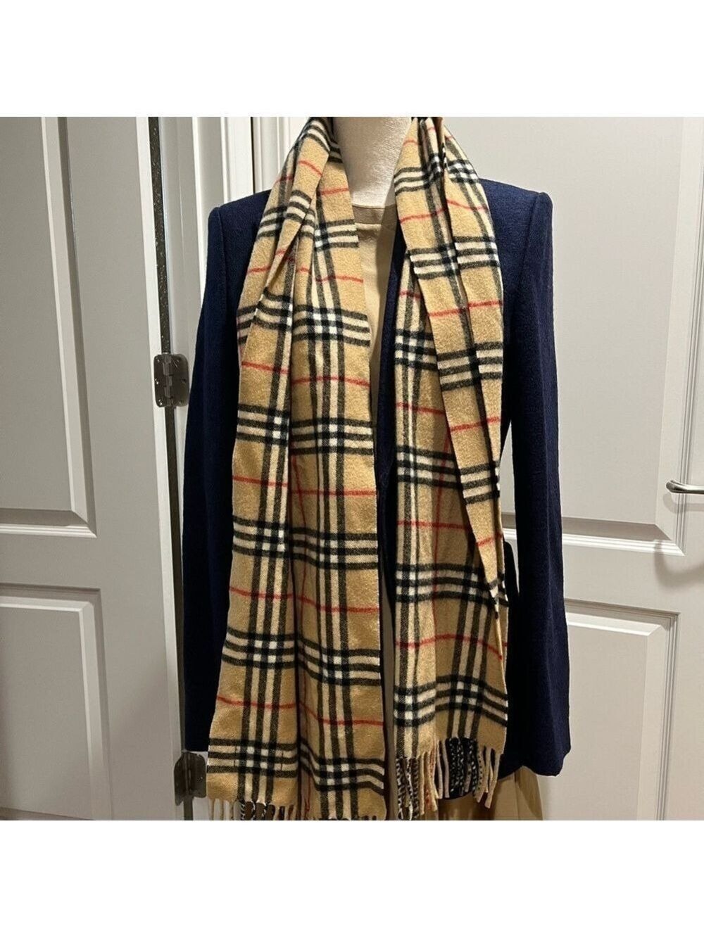 BURBERRYS OF LONDON CASHMERE SCARF - Picture 6 of 9